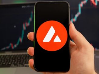 Avalanche holds above $30 despite politics-driven crypto dip